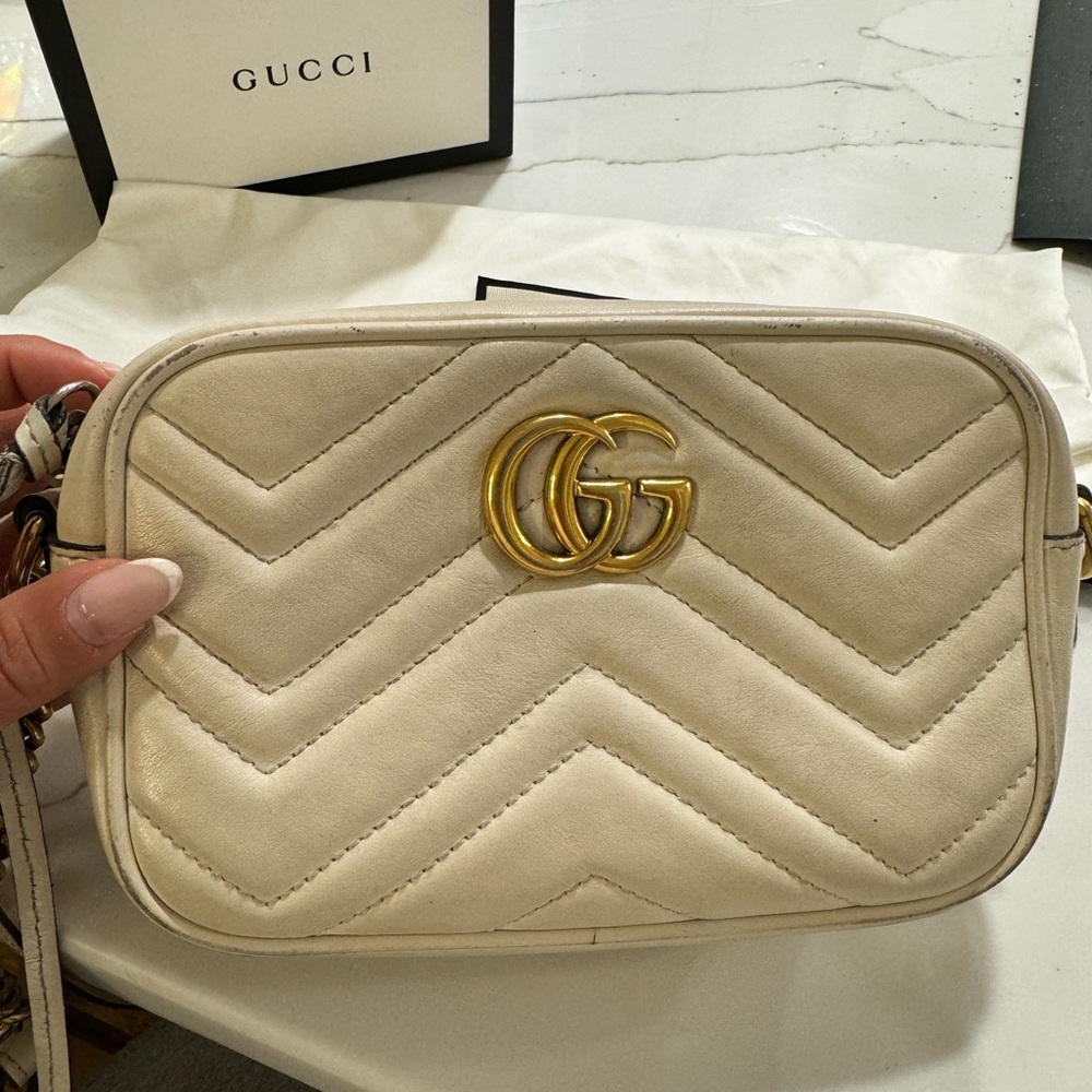 Gucci Beige Chevron Crossbody Bag - Picture 2 of 9
